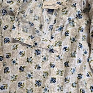 Universal Threads Flowy Blouse